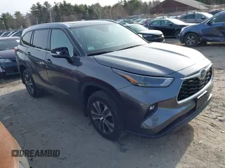 2022 Toyota Highlander XLE with VIN 5TDHZRBH6NS561484, listed as a IAAI auction lot 41938305 with 32,450 mi miles and . Bid and sale history available at DreamBid. Image 1.