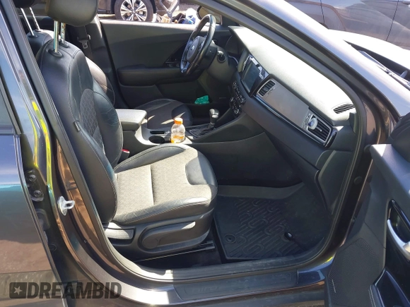 2018 Kia Niro EX with VIN KNDCC3LC6J5137430, listed as a IAAI auction lot 41804509 with 139,140 mi miles. Bid and sale history available at carsss.com. Image 5.