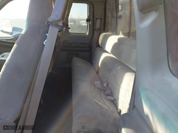 1999 Ford Super Duty F-250 XL with VIN 1FTNX21S0XEB87511, listed as a IAAI auction lot 41451289 with 140,336 mi miles. Bid and sale history available at carsss.com. Image 8.