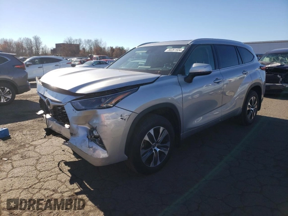 2022 Toyota Highlander XLE with VIN 5TDGZRBH6NS222767, listed as a Copart auction lot 81367674 with 27,948 mi miles and Salvage title. Bid and sale history available at DreamBid. Image 1.