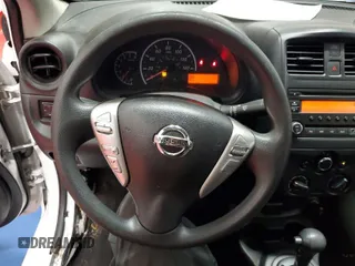 2017 Nissan Versa SV z VIN 3N1CN7AP8HL812361, wystawiony jako IAAI lot #42026053 z przebiegiem 25 584 mil mil oraz . Historia ofert i sprzedaży dostępna na DreamBid. Obrazek 1.