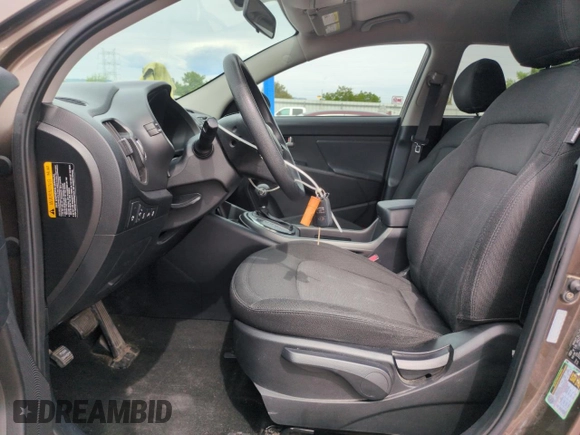 2013 Kia Sportage LX z VIN KNDPBCA29D7458904, wystawiony jako Copart lot #59175745 z przebiegiem 100 719 mil mil oraz Szkoda całkowita • Salvage title. Historia ofert i sprzedaży dostępna na DreamBid. Obrazek 7.
