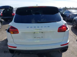 2017 Porsche Cayenne with VIN WP1AA2A23HKA80695, listed as a IAAI auction lot 41532359 with 71,628 mi miles. Bid and sale history available at carsss.com. Image 17.