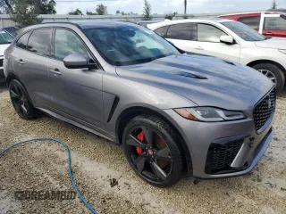 2022 Jaguar F-Pace SVR z VIN SADCZ2EE4NA702878, wystawiony jako Copart lot #74293144 z przebiegiem Nie podano mil oraz Szkoda całkowita • Salvage title. Historia ofert i sprzedaży dostępna na DreamBid. Obrazek 4.