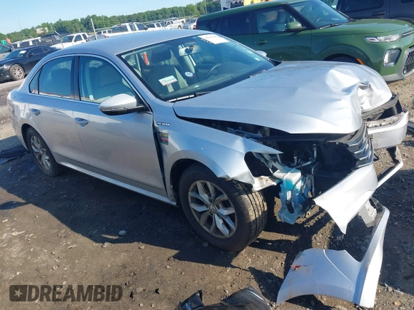 2017 Volkswagen Passat S z VIN 1VWAT7A30HC009964, wystawiony jako IAAI lot #42181146 z przebiegiem 118 855 mil mil oraz . Historia ofert i sprzedaży dostępna na DreamBid. Obrazek 1.