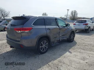 2018 Toyota Highlander SE with VIN 5TDJZRFH8JS530792, listed as a IAAI auction lot 42054634 with 272,748 mi miles and . Bid and sale history available at DreamBid. Image 4.