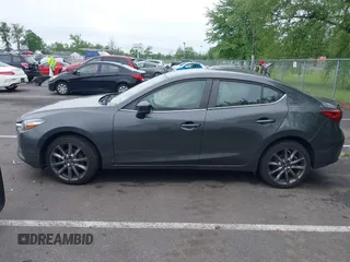 2018 Mazda 3 Touring z VIN 3MZBN1V31JM268280, wystawiony jako IAAI lot #42276418 z przebiegiem 58 366 mil mil oraz . Historia ofert i sprzedaży dostępna na DreamBid. Obrazek 13.