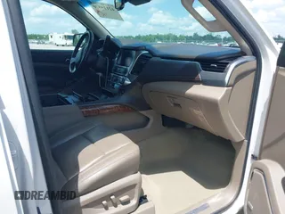 2017 Chevrolet Suburban Premier z VIN 1GNSCJKC5HR139150, wystawiony jako IAAI lot #42125570 z przebiegiem 177 792 mil mil oraz . Historia ofert i sprzedaży dostępna na DreamBid. Obrazek 5.