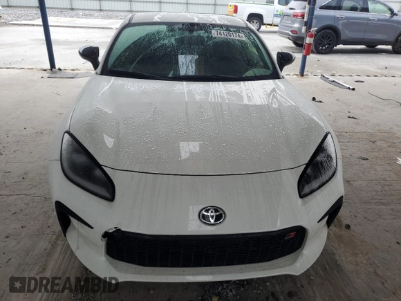 2024 Toyota 86 with VIN JF1ZNBB12R9756924, listed as a Copart auction lot 74120174 with 2,615 mi miles and Salvage Title. Bid and sale history available at DreamBid. Image 5.