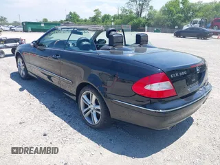 2006 Mercedes-Benz CLK 350 z VIN WDBTK56H46F191847, wystawiony jako IAAI lot #42675347 z przebiegiem 106 806 mil mil oraz . Historia ofert i sprzedaży dostępna na DreamBid. Obrazek 3.