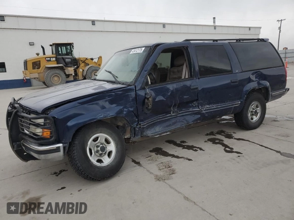 1999 GMC Suburban z VIN 1GDFK16R9XJ771458, wystawiony jako Copart lot #43412175 z przebiegiem 159 328 mil mil oraz Szkody całkowita. Historia ofert i sprzedaży dostępna na DreamBid. Obrazek 1.