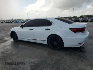 2015 Lexus LS 460 with VIN JTHBL5EF1F5135587, listed as a Copart auction lot 58524395 with 116,816 mi miles and Salvage title. Bid and sale history available at DreamBid. Image 2.