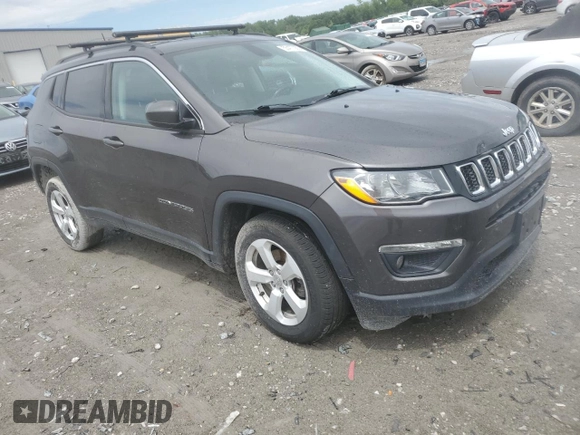 2018 Jeep Compass Latitude z VIN 3C4NJDBB9JT115063, wystawiony jako Copart lot #55477065 z przebiegiem 174 570 mil mil oraz Szkody całkowita. Historia ofert i sprzedaży dostępna na DreamBid. Obrazek 4.