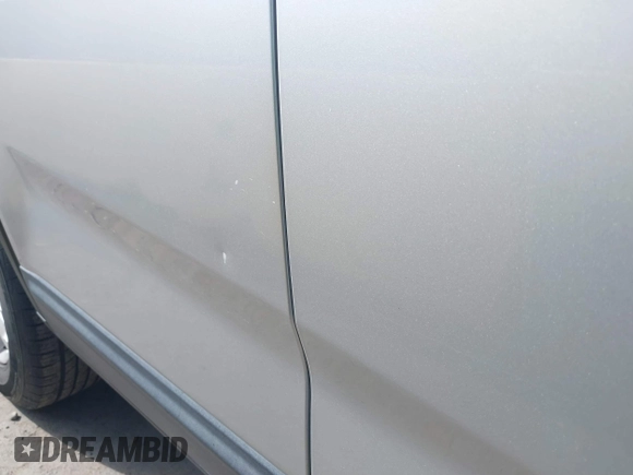 2014 Kia Sorento LX z VIN 5XYKTCA68EG438951, wystawiony jako IAAI lot #41702601 z przebiegiem 186 637 mil mil oraz . Historia ofert i sprzedaży dostępna na DreamBid. Obrazek 6.