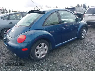 2002 Volkswagen New Beetle Coupe GLS with VIN 3VWCD21C52M427614, listed as a IAAI auction lot 41754238 with 194,718 mi miles. Bid and sale history available at carsss.com. Image 4.