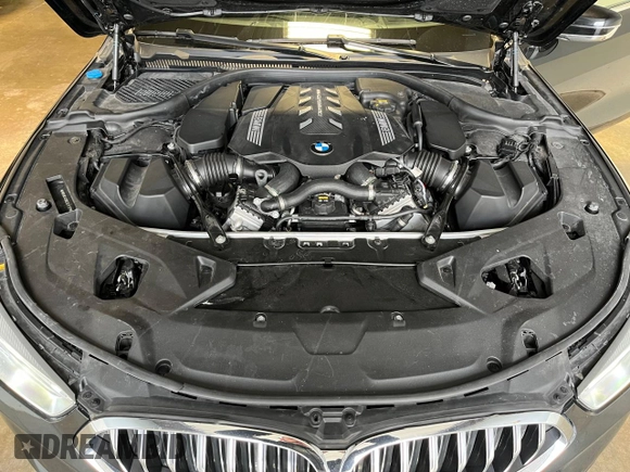 2020 BMW 8 Series M850i xDrive z VIN WBABC4C00LCE17379, wystawiony jako Copart lot #77059664 z przebiegiem 26 459 mil mil oraz Czysty tytuł • Clean title. Historia ofert i sprzedaży dostępna na DreamBid. Obrazek 7.
