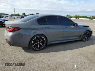 2022 BMW 5 Series M550i xDrive z VIN WBA13BK00NCJ03264, wystawiony jako Copart lot #68976084 z przebiegiem 39 515 mil mil oraz Szkoda całkowita • Salvage title. Historia ofert i sprzedaży dostępna na DreamBid. Obrazek 3.