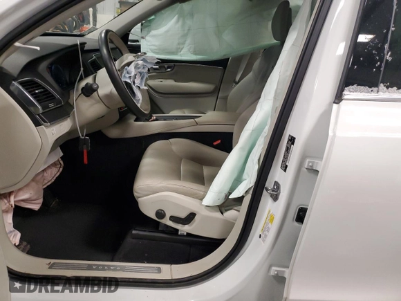 2020 Volvo XC90 Momentum with VIN YV4A22PK2L1546246, listed as a Copart auction lot 42031195 with 24,152 mi miles and Salvage Title. Bid and sale history available at carsss.com. Image 7.