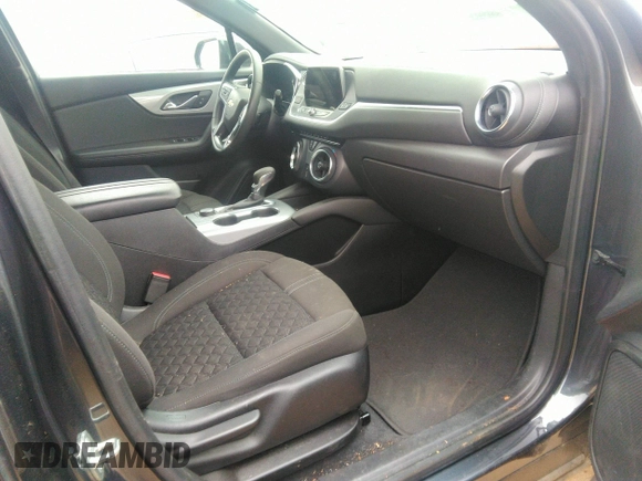 2021 Chevrolet Blazer LT z VIN 3GNKBCR42MS558089, wystawiony jako IAAI lot #41207866 z przebiegiem 85 236 mil mil oraz . Historia ofert i sprzedaży dostępna na DreamBid. Obrazek 5.