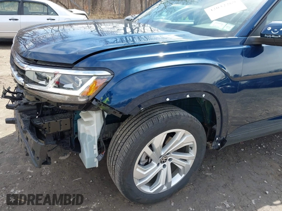 2023 Volkswagen Atlas SE with VIN 1V2HR2CA2PC505456, listed as a IAAI auction lot 42032269 with 7,918 mi miles and . Bid and sale history available at DreamBid. Image 18.