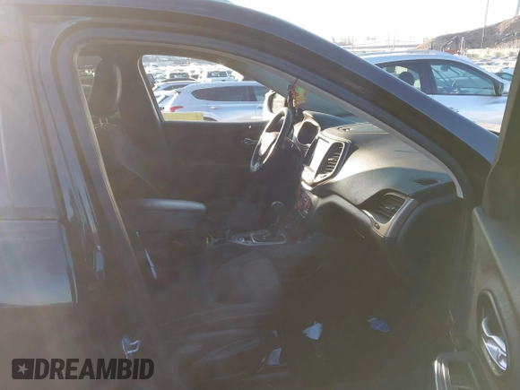 2015 Jeep Cherokee Latitude with VIN 1C4PJMCS0FW745949, listed as a IAAI auction lot 41289847 with 137,440 mi miles and . Bid and sale history available at carsss.com. Image 5.