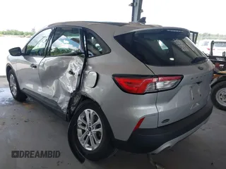 2020 Ford Escape S z VIN 1FMCU0F64LUC03656, wystawiony jako IAAI lot #42415638 z przebiegiem 96 759 mil mil oraz . Historia ofert i sprzedaży dostępna na DreamBid. Obrazek 3.