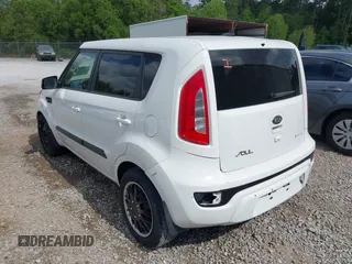 2013 Kia Soul ! with VIN KNDJT2A6XD7584849, listed as a IAAI auction lot 42079505 with 85,978 mi miles. Bid and sale history available at carsss.com. Image 6.