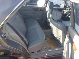 1986 Mercedes-Benz 420 420SEL with VIN WDBCA35D4GA250724, listed as a IAAI auction lot 41629306 with 228,711 mi miles. Bid and sale history available at carsss.com. Image 8.