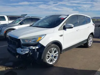 2017 Ford Escape SE z VIN 1FMCU0GD4HUC98899, wystawiony jako IAAI lot #41633762 z przebiegiem 72 245 mil mil oraz . Historia ofert i sprzedaży dostępna na DreamBid. Obrazek 18.
