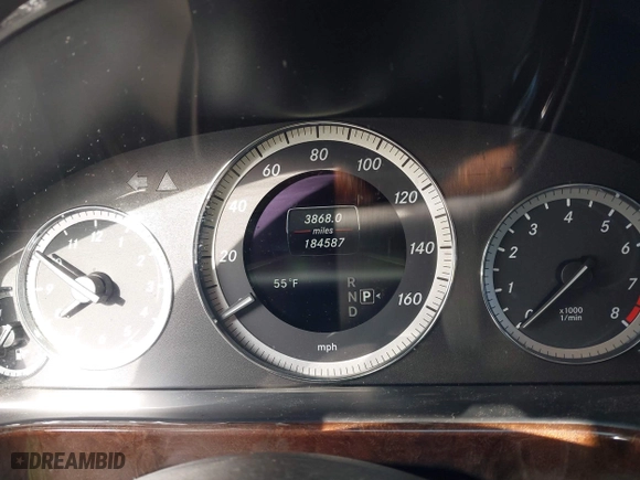 2013 Mercedes-Benz E-Class E 350 Luxury with VIN WDDHF5KB8DA729768, listed as a IAAI auction lot 42004944 with 184,587 mi miles. Bid and sale history available at carsss.com. Image 7.