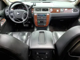 2007 Chevrolet Avalanche LTZ z VIN 3GNFK12307G230698, wystawiony jako Copart lot #56882075 z przebiegiem 185 009 mil mil oraz Czysty tytuł • Clean title. Historia ofert i sprzedaży dostępna na DreamBid. Obrazek 8.