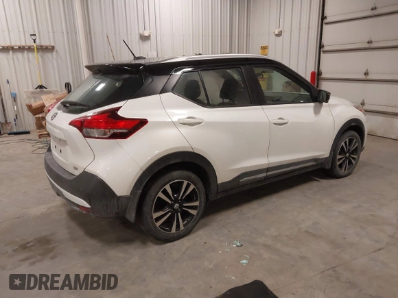 2019 Nissan Kicks SR with VIN 3N1CP5CU8KL550656, listed as a IAAI auction lot 41490725 with 33,281 mi miles. Bid and sale history available at carsss.com. Image 4.