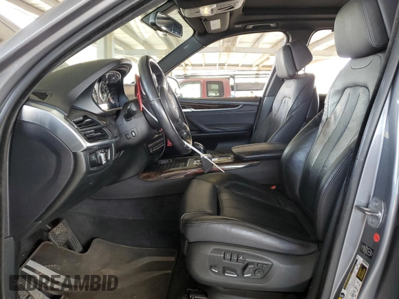 2014 BMW X5 xDrive50i z VIN 5UXKR6C58E0C03414, wystawiony jako Copart lot #47437935 z przebiegiem 126 402 mil mil oraz Szkoda całkowita • Salvage title. Historia ofert i sprzedaży dostępna na DreamBid. Obrazek 7.