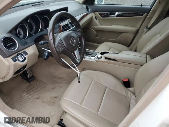 2012 Mercedes-Benz C 350 z VIN WDDGF8JB9CA710837, wystawiony jako Copart lot #82681474 z przebiegiem 130 815 mil mil oraz Szkoda całkowita • Salvage title. Historia ofert i sprzedaży dostępna na DreamBid. Obrazek 7.