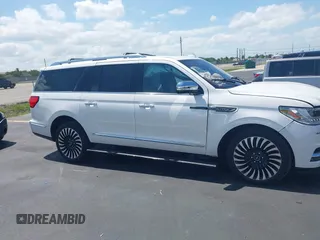 2018 Lincoln Navigator Black Label z VIN 5LMJJ3TT0JEL13071, wystawiony jako IAAI lot #42308766 z przebiegiem 62 903 mil mil oraz . Historia ofert i sprzedaży dostępna na DreamBid. Obrazek 14.