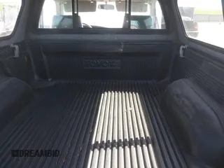 1992 Toyota Pickup DLX z VIN 4TARN81PXNZ030799, wystawiony jako IAAI lot #41879500 z przebiegiem 221 198 mil mil oraz . Historia ofert i sprzedaży dostępna na DreamBid. Obrazek 8.