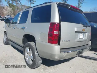2014 Chevrolet Tahoe LTZ z VIN 1GNSCCE00ER228911, wystawiony jako IAAI lot #41732239 z przebiegiem 216 743 mil mil oraz . Historia ofert i sprzedaży dostępna na DreamBid. Obrazek 3.