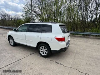 2011 Toyota Highlander with VIN 5TDBK3EH7BS055855, listed as a Copart auction lot 53633125 with 185,222 mi miles and Clean Title. Bid and sale history available at carsss.com. Image 3.