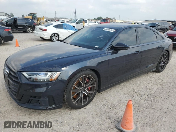 2020 Audi S8 z VIN WAU8SAF82LN003857, wystawiony jako Copart lot #56081794 z przebiegiem 11 298 mil mil oraz Szkody całkowita. Historia ofert i sprzedaży dostępna na DreamBid. Obrazek 1.