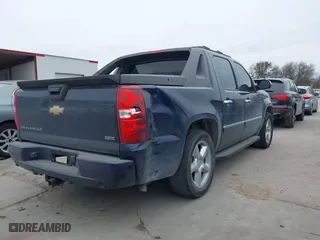 2011 Chevrolet Avalanche LTZ with VIN 3GNTKGE32BG251904, listed as a IAAI auction lot 41677307 with 143,653 mi miles. Bid and sale history available at carsss.com. Image 4.