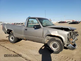 2000 GMC Sierra 1500 with VIN 1GTGC24R5YR198477, listed as a Copart auction lot 76717374 with 109,201 mi miles and Salvage Title. Bid and sale history available at DreamBid. Image 4.
