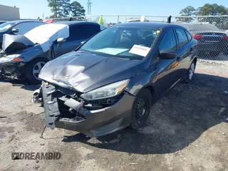 2017 Ford Focus S z VIN 1FADP3E29HL269607, wystawiony jako IAAI lot #41654836 z przebiegiem 101 645 mil mil oraz . Historia ofert i sprzedaży dostępna na DreamBid. Obrazek 2.