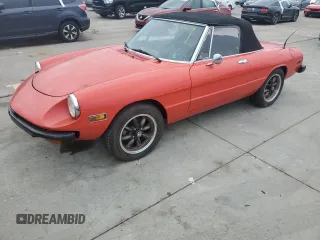 1975 Alfa Romeo Spider z VIN AR3047546, wystawiony jako Copart lot #74561034 z przebiegiem 59 884 mil mil oraz Szkody całkowita. Historia ofert i sprzedaży dostępna na DreamBid. Obrazek 1.