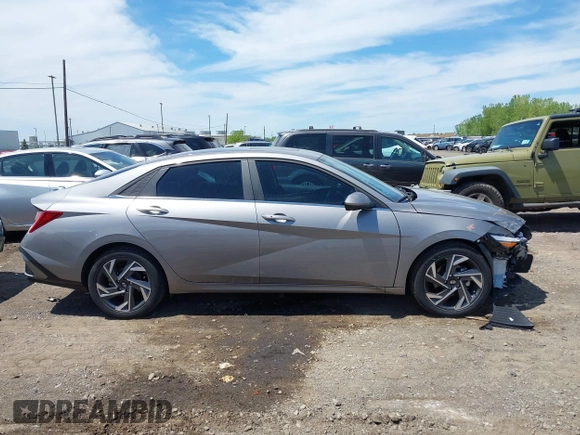 2024 Hyundai Elantra SEL z VIN KMHLS4DG3RU836490, wystawiony jako IAAI lot #42309437 z przebiegiem 7 679 mil mil oraz . Historia ofert i sprzedaży dostępna na DreamBid. Obrazek 13.