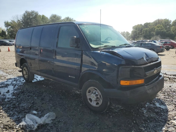 2005 Chevrolet Express Cargo Van with VIN 1GCGG25V951137160, listed as a Copart auction lot 70958064 with 234,034 mi miles and Salvage Title. Bid and sale history available at carsss.com. Image 4.
