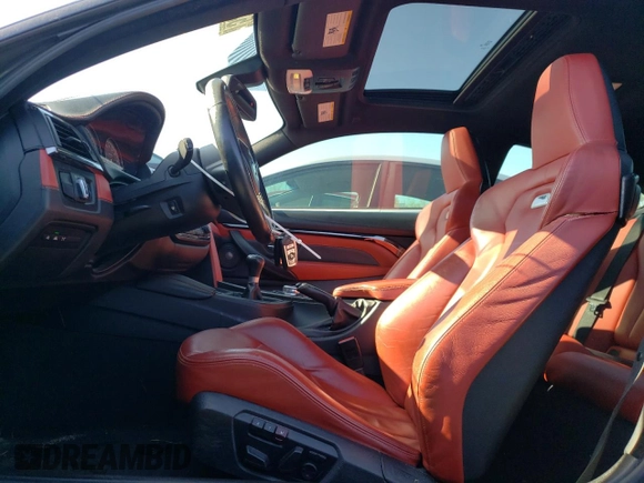 2015 BMW M4 z VIN WBS3R9C57FK329427, wystawiony jako Copart lot #53252995 z przebiegiem 94 039 mil mil oraz Szkoda całkowita • Salvage title. Historia ofert i sprzedaży dostępna na DreamBid. Obrazek 7.
