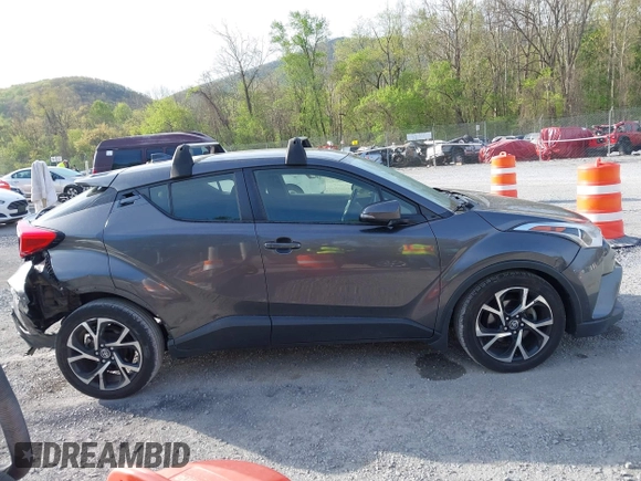2019 Toyota C-HR XLE z VIN JTNKHMBX0K1013522, wystawiony jako IAAI lot #42053511 z przebiegiem 136 330 mil mil oraz . Historia ofert i sprzedaży dostępna na DreamBid. Obrazek 13.