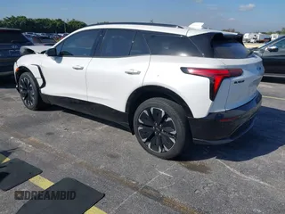 2024 Chevrolet Blazer EV eAWD RS z VIN 3GNKDCRJ6RS185260, wystawiony jako IAAI lot #41277933 z przebiegiem 5 664 mil mil oraz . Historia ofert i sprzedaży dostępna na DreamBid. Obrazek 3.