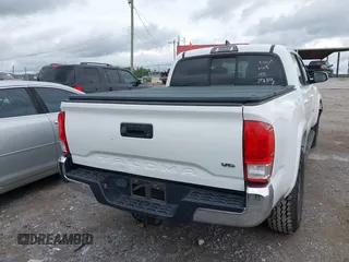 2017 Toyota Tacoma SR5 z VIN 3TMAZ5CN8HM051558, wystawiony jako IAAI lot #42320319 z przebiegiem 101 767 mil mil oraz . Historia ofert i sprzedaży dostępna na DreamBid. Obrazek 16.