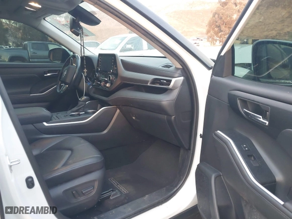 2020 Toyota Highlander XLE with VIN 5TDHZRAH8LS510065, listed as a IAAI auction lot 41252009 with 34,895 mi miles. Bid and sale history available at carsss.com. Image 5.